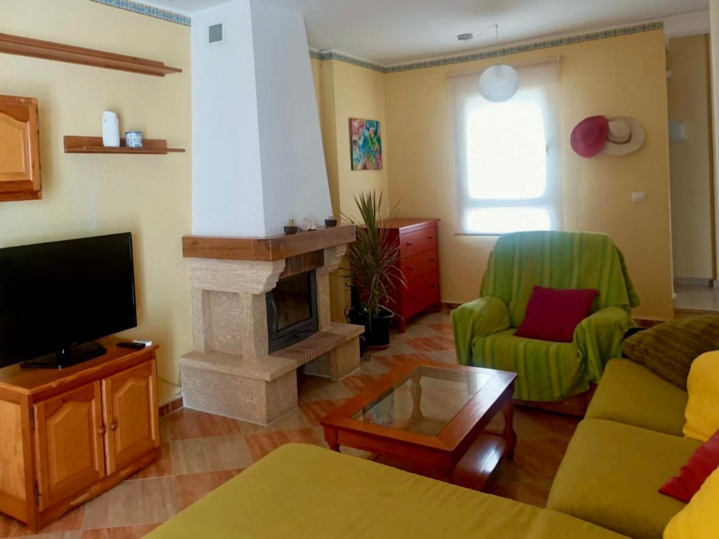 Chalet Adosado Con Azotea Andaluza Y Patio, Junto A La Playa Исла Кристина Екстериор снимка